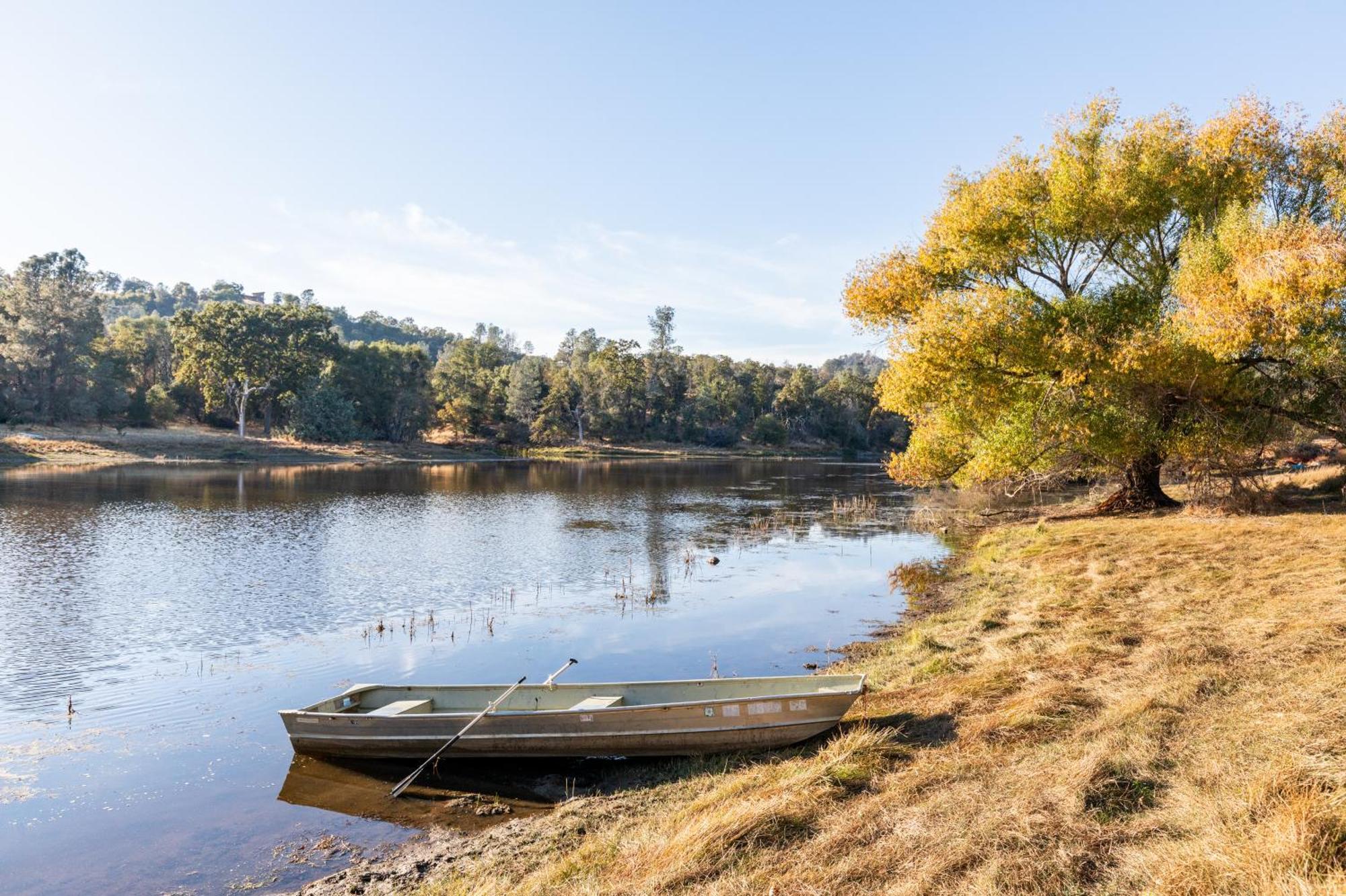 Rolling Oaks Ranch - 200 Acres Of Lakeside Beauty & Countryside Serenity Mariposa Zewnętrze zdjęcie