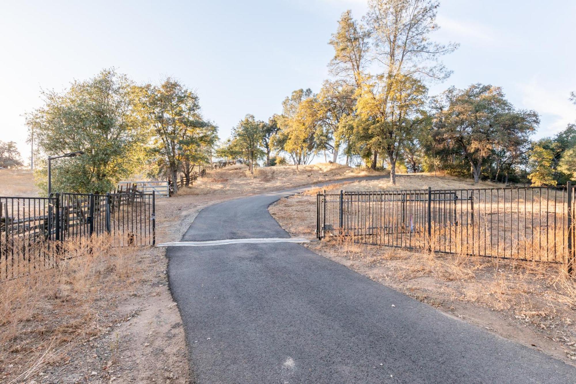 Rolling Oaks Ranch - 200 Acres Of Lakeside Beauty & Countryside Serenity Mariposa Zewnętrze zdjęcie